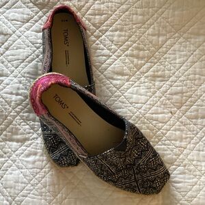 TOMS Women's Navy Blue and Red Espadrilles